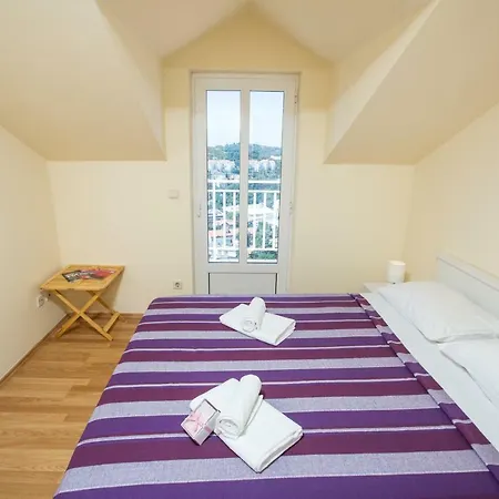 Solis Occasus 公寓 *